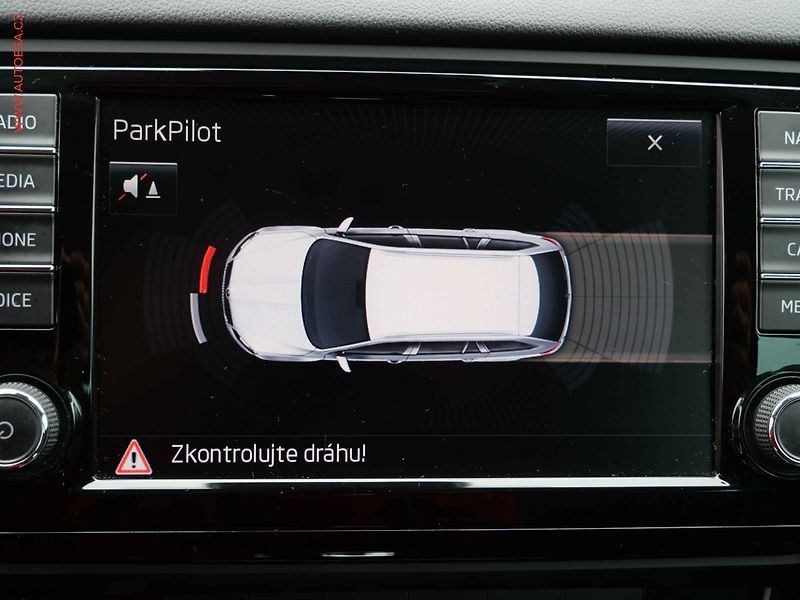 Škoda Octavia (2013) 2.0TDi, ČR, Ele, DSG, bixen - fotka 20 z 22