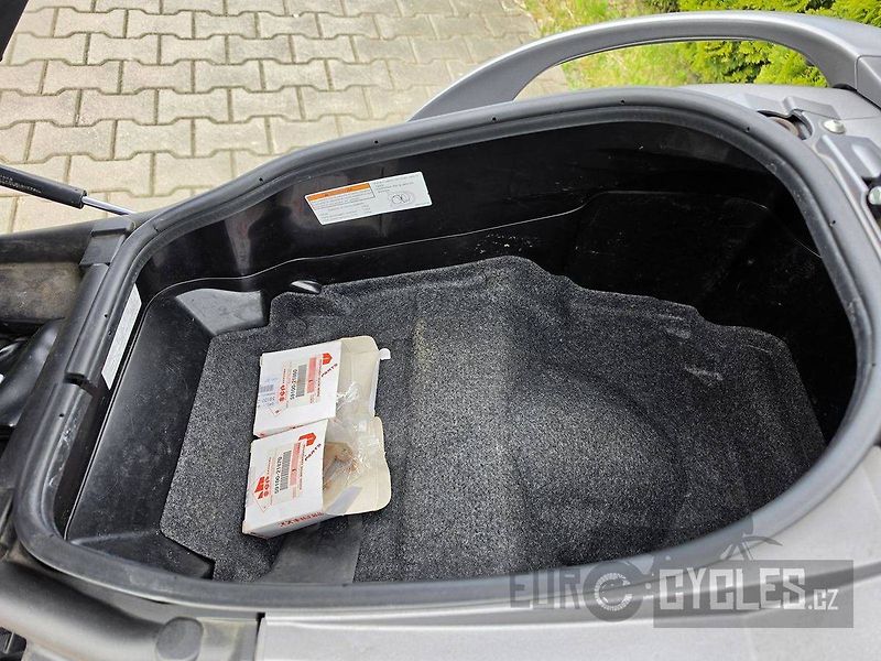 Suzuki Burgman 650 Executive (2014) ABS - fotka 13 z 17