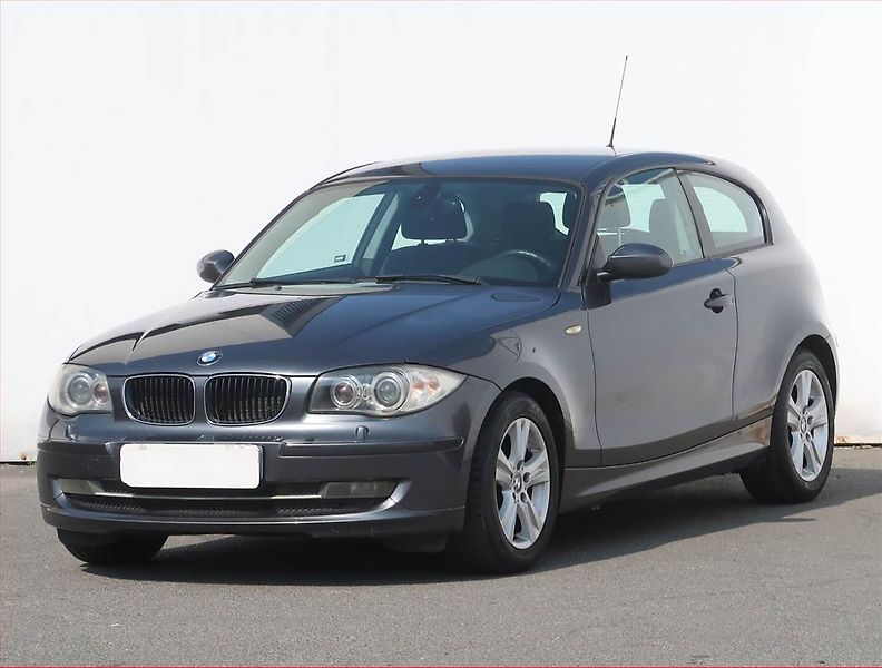 BMW Řada 1 (2008) 118i, Xenony, Tempomat - fotka 2 z 18