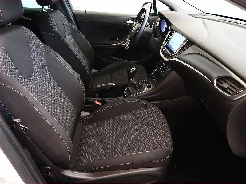 Opel Astra (2019) 1.6 CDTI, Navi, Tempomat - fotka 9 z 18