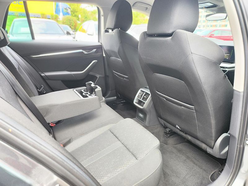 Škoda Octavia Style 2.0 TDI 110kW DSG Combi - fotka 24 z 27