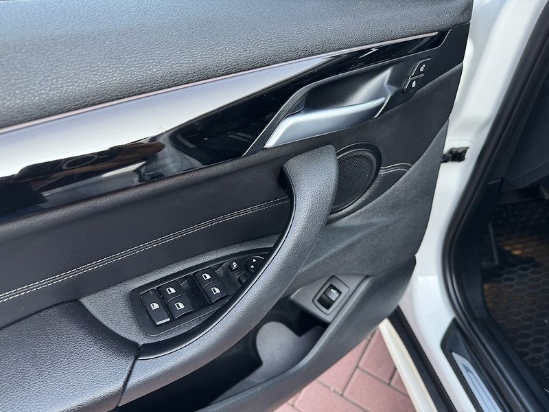 BMW X1 (2020) 2.0d Xdrive Navi 4x4 LED - fotka 37 z 50