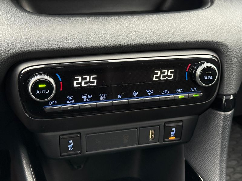 Toyota Yaris 1,5 Selection Style, Hybrid - fotka 17 z 19