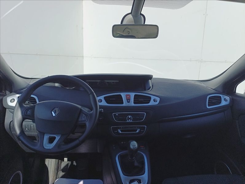 Renault Scénic 1,9 DCi Tažné Navi Aut. Klima - fotka 15 z 30