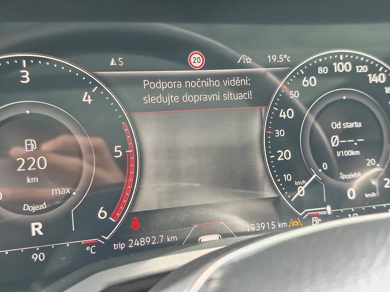 Volkswagen Touareg R-Line 8TT 4Motion 3,0TDI V6 - fotka 14 z 30