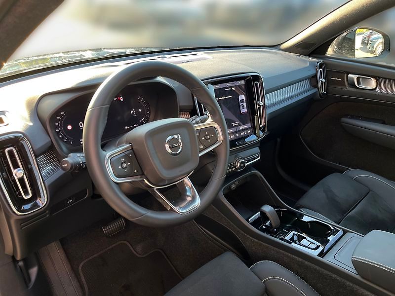 Volvo XC40 B4 Core DCT - fotka 10 z 18