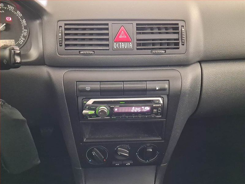 Škoda Octavia (2009) 1.6, Tažné, za skvělou cenu - fotka 12 z 17
