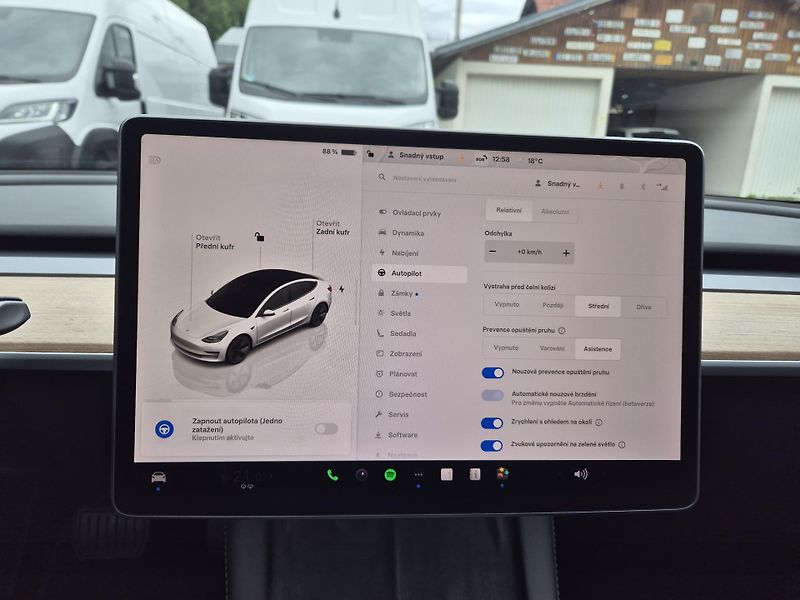 Tesla Model 3 LONG RANGE DUAL MOTOR SOH 94% - fotka 24 z 49