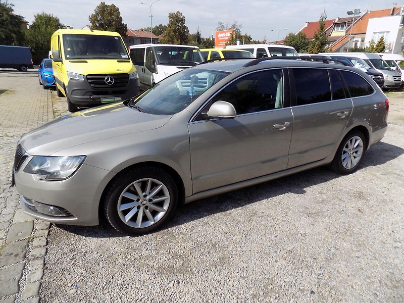Škoda Superb 1,6 TDI 77 KW NAVI, TEMP - fotka 13 z 34