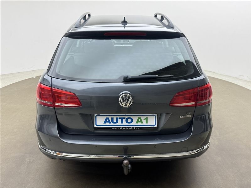 Volkswagen Passat 1,4 TSi NAVI SENZORY TAŽNÉ - fotka 5 z 36