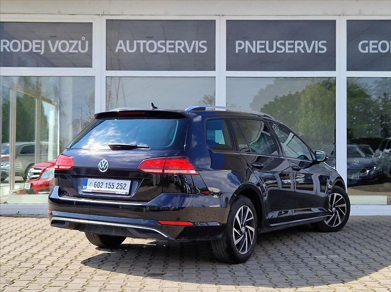 Volkswagen Golf 1,6 TDI JOIN EDITION LED NOSIČ - fotka 5 z 43