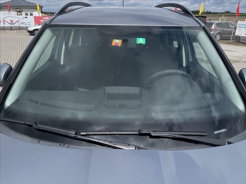Škoda Yeti 1,8 TSi 118kw 4x4 po STK, odp. - fotka 32 z 38