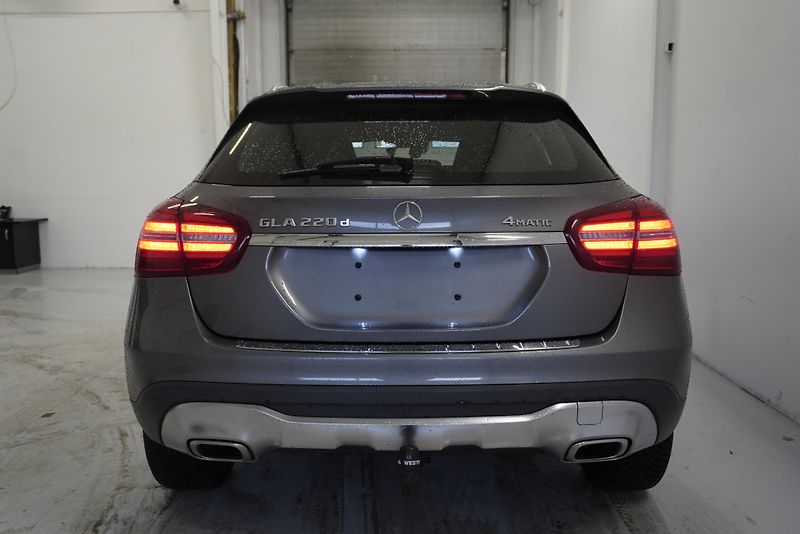 Mercedes-Benz GLA GLA220D 4MATIC AMG-LINE AUT. - fotka 6 z 28