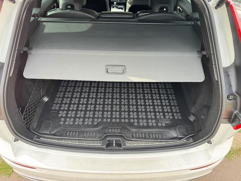 Volvo XC60 (2020) XC60 B4 Drive-E mHEV aut. Mome - fotka 23 z 27