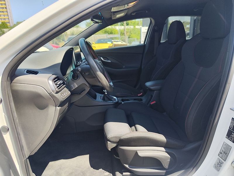 Hyundai i30 1.5 T-GDI/117 N-Line - fotka 12 z 31
