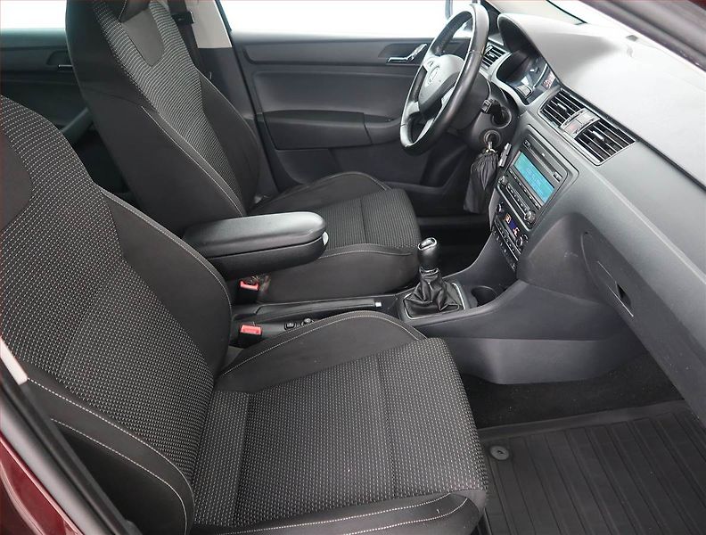 Škoda Rapid (2013) 1.2 TSI, Vyhř. sedaček - fotka 9 z 18