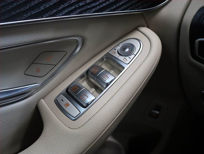 Mercedes-Benz GLC (2018) 300 - fotka 17 z 25