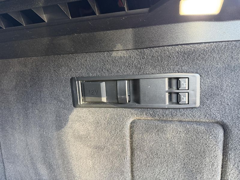 BMW iX xDrive40 SPORT H&K SkyLounge - fotka 14 z 33