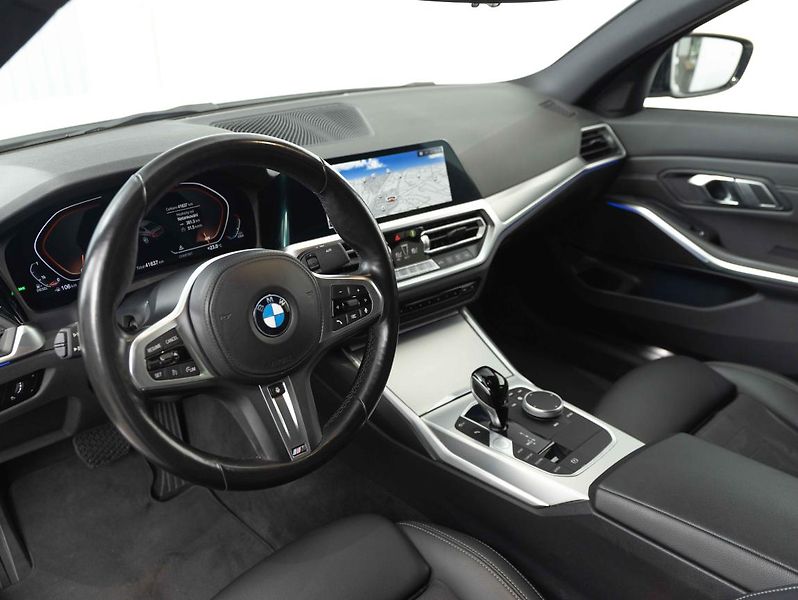 BMW Řada 3 320d xDrive - fotka 11 z 22