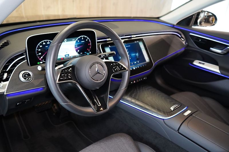 Mercedes-Benz Třídy E 220d 4MATIC, KEYLESS,DISTRONIC - fotka 15 z 43