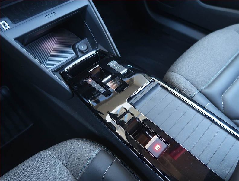 Citroën C4 (2021) 1.5 BlueHDi, Automat - fotka 13 z 20