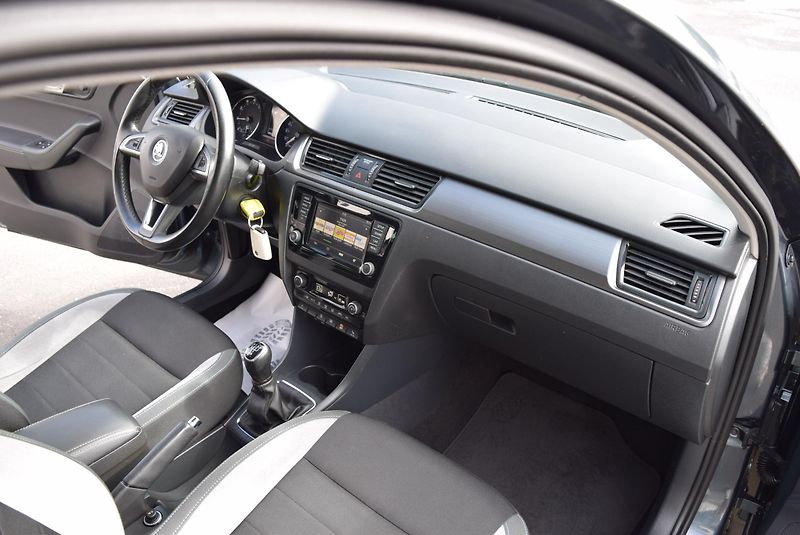 Škoda Rapid (2016) 1.2TSI 66kw AMBITION JOY XENON - fotka 31 z 49