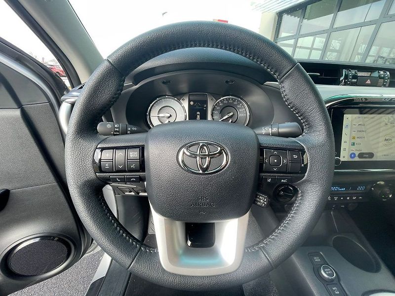 Toyota Hilux 2.8 D-4D Automat Active - fotka 18 z 27