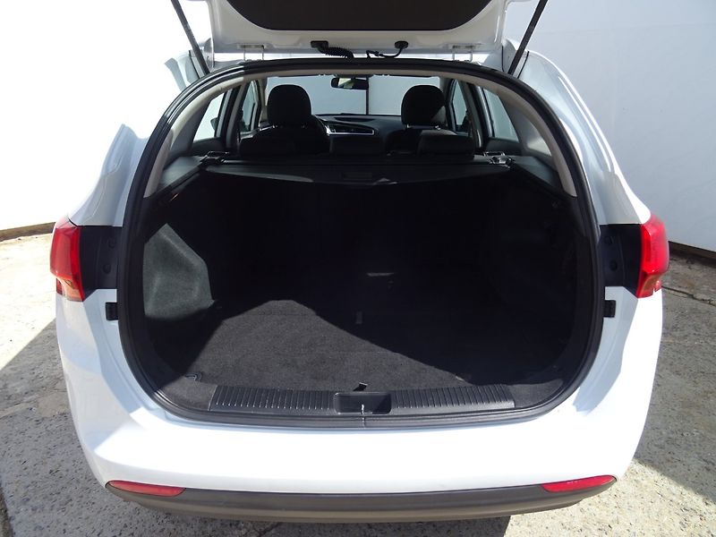 Kia Ceed (2018) 1.6GDi,99kW,1majČR,DPH,S.kniha - fotka 17 z 20