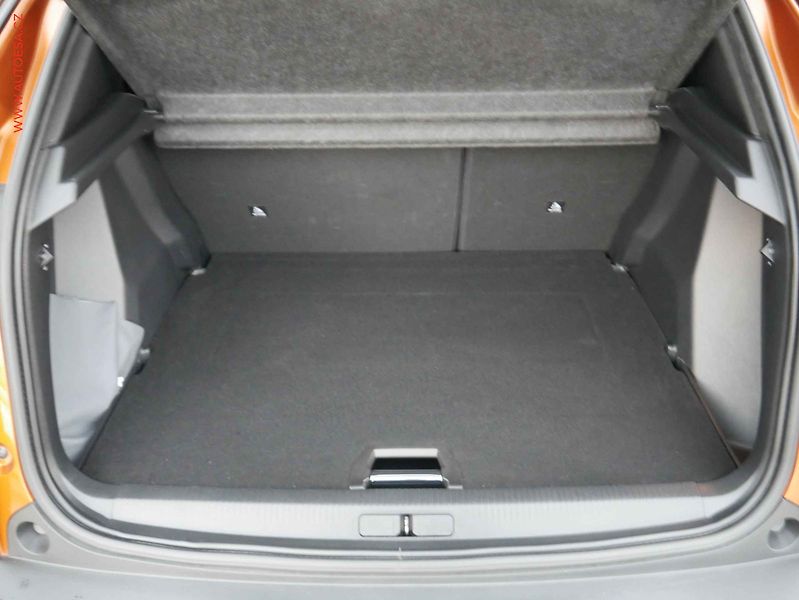 Peugeot 2008 (2020) 1.5HDI, 1.maj,ČR, servis - fotka 7 z 18