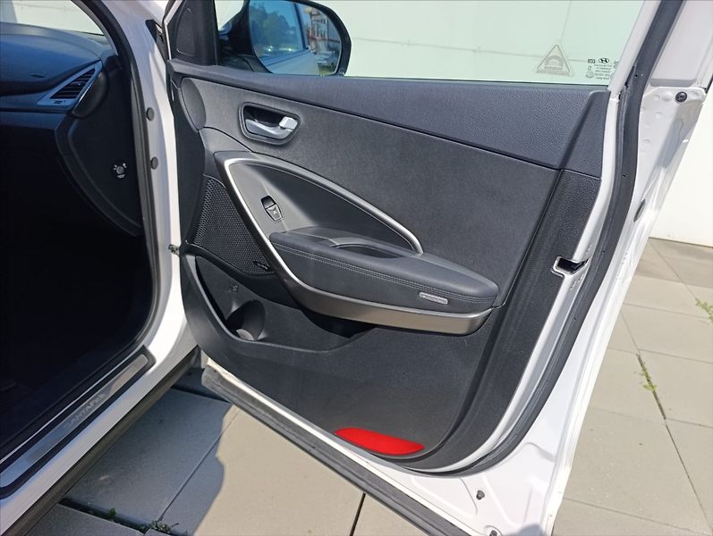 Hyundai Santa Fe 2,2 CRDi 4x4 Aut., Navi Kamera - fotka 26 z 45