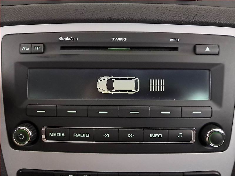 Škoda Octavia (2009) Ambiente 1.9 TDI DPF, Tempomat - fotka 13 z 18