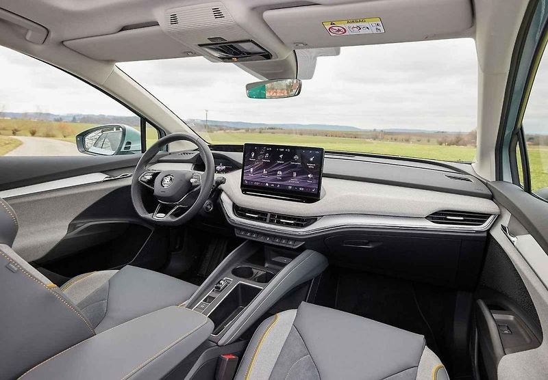 Vybraní motorističtí novináři již za sebou mají první testovací kilometry s Enyaqem iV Coupe