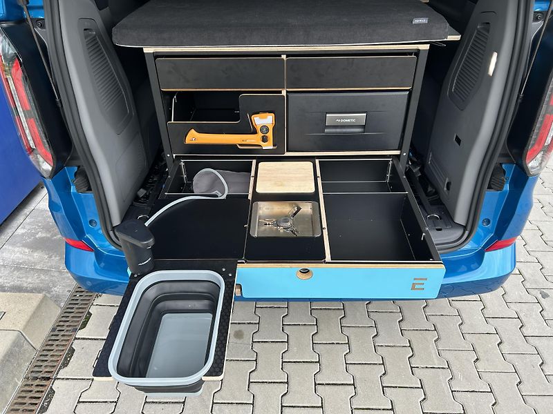 Ford Tourneo Custom Titanium X L2 SPACÍ VESTAVBA - fotka 13 z 42