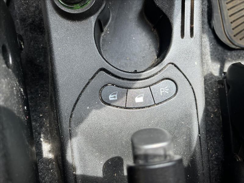 Lancia Y 1,2 i STK 9/2027 - fotka 18 z 25