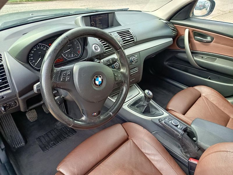 BMW Řada 1 (2010) 2.0i 105kw - fotka 30 z 46