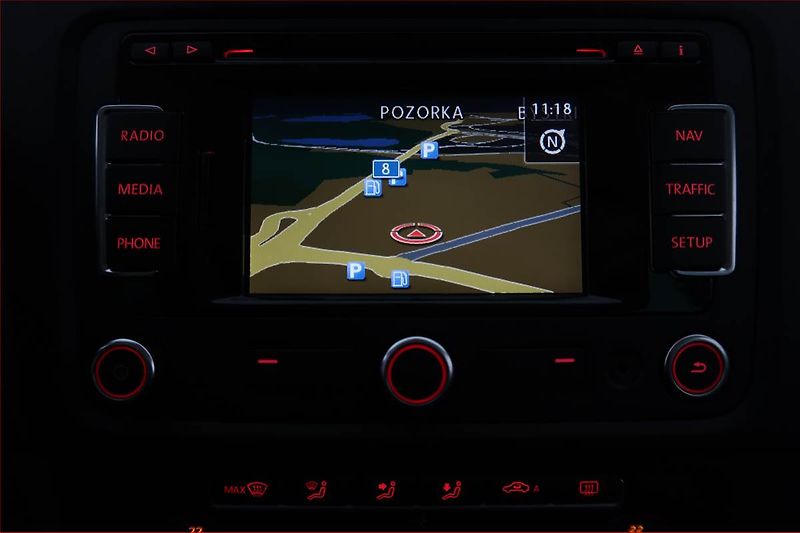 Volkswagen Golf (2012) Highline 2.0 TDI, Xenony - fotka 13 z 17