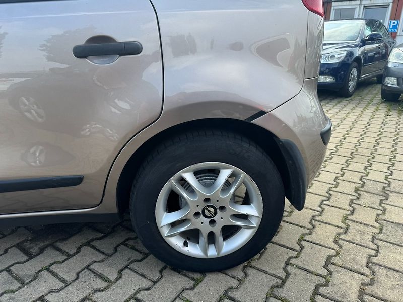 Nissan Note (2006) 1,4i 65 KW LPG - fotka 14 z 46