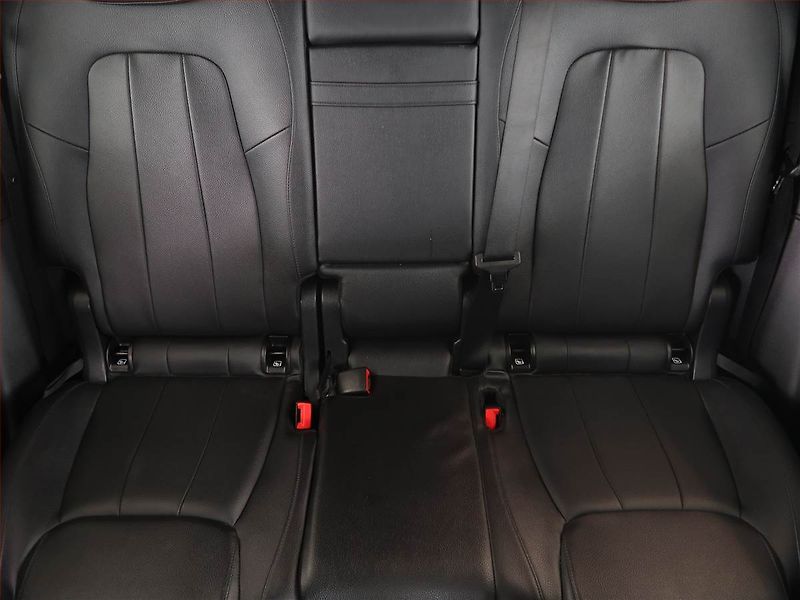 Mercedes-Benz GLB (2021) 250 4MATIC - fotka 10 z 28