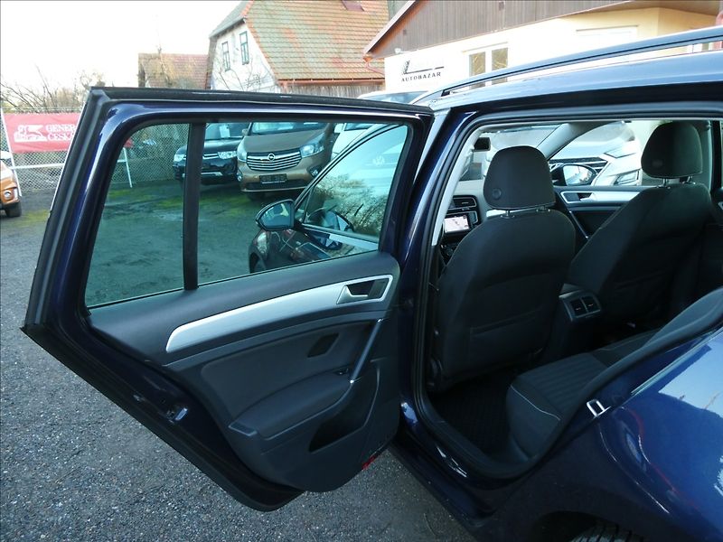 Volkswagen Golf 1,6 TDi 81kW,CUP,4x4,serviska - fotka 21 z 50