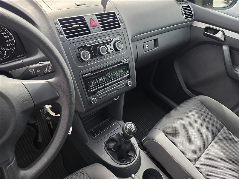Volkswagen Touran 1,2 TSi 77KW Trend 7 MÍST ALU - fotka 13 z 41