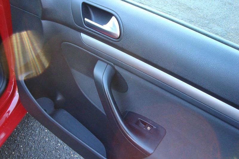 Volkswagen Golf (2011) VI.1.6TDi,ČR,S.kn1.MajSTK 8/27 - fotka 42 z 67