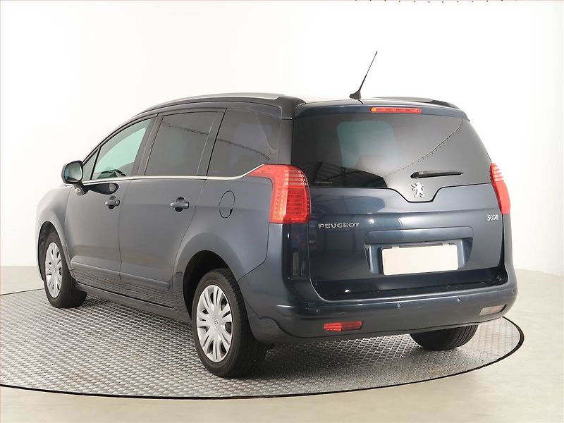 Peugeot 5008 (2013) 1.6 THP, Navi, Xenony - fotka 4 z 16