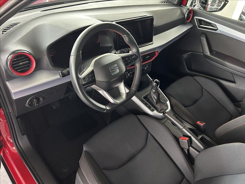 Seat Arona 1,0   TSI 85kW,FR,SERVISKA,1.M - fotka 7 z 26