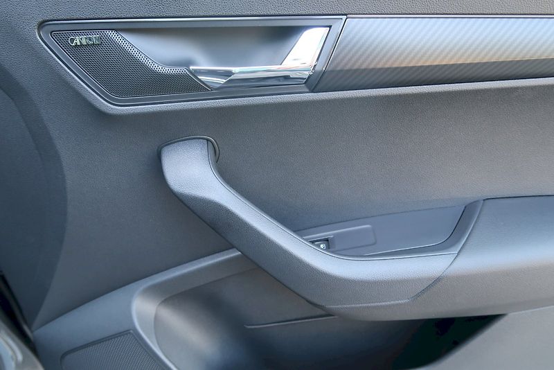 Škoda Karoq (2025) SPORTLINE 1.5 TSI 110 kW DSG - fotka 23 z 29