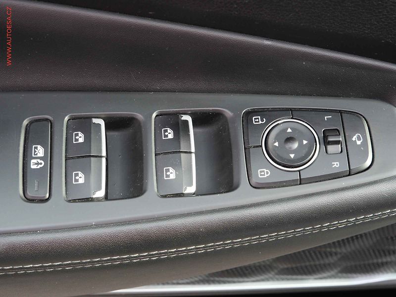 Hyundai Santa Fe (2021) 2.2 CRDi 4x4, 7míst, 2.maj - fotka 11 z 26