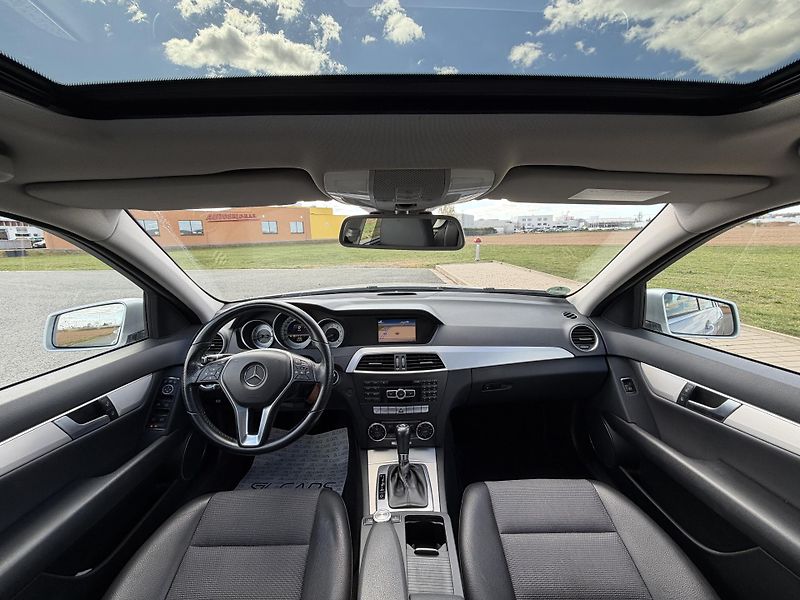 Mercedes-Benz Třídy C 180 CGI 7G AUTOMAT 2X KOLA - fotka 12 z 40