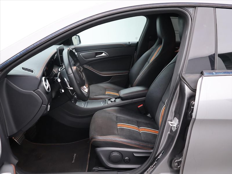 Mercedes-Benz CLA 2,1 220d Aut. 130kW AMG Line - fotka 11 z 26