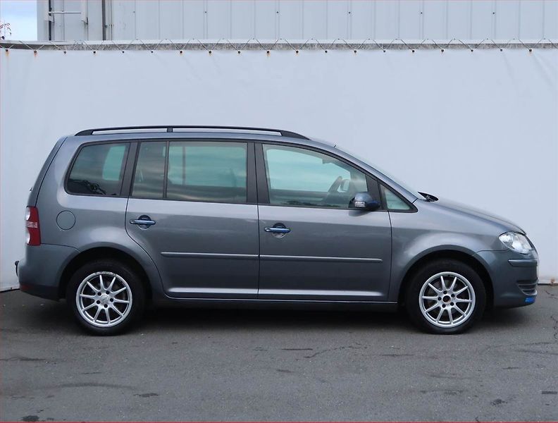 Volkswagen Touran (2007) Trendline 1.9 TDI, 7 míst - fotka 6 z 16