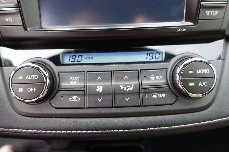 Toyota RAV4 2.5HSD -i E-CVT AWD Selection - fotka 22 z 33