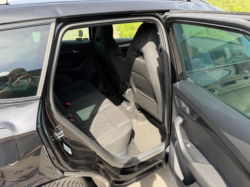 Škoda Karoq SPORT LINE 1,5TSi navi závěs  - fotka 21 z 22